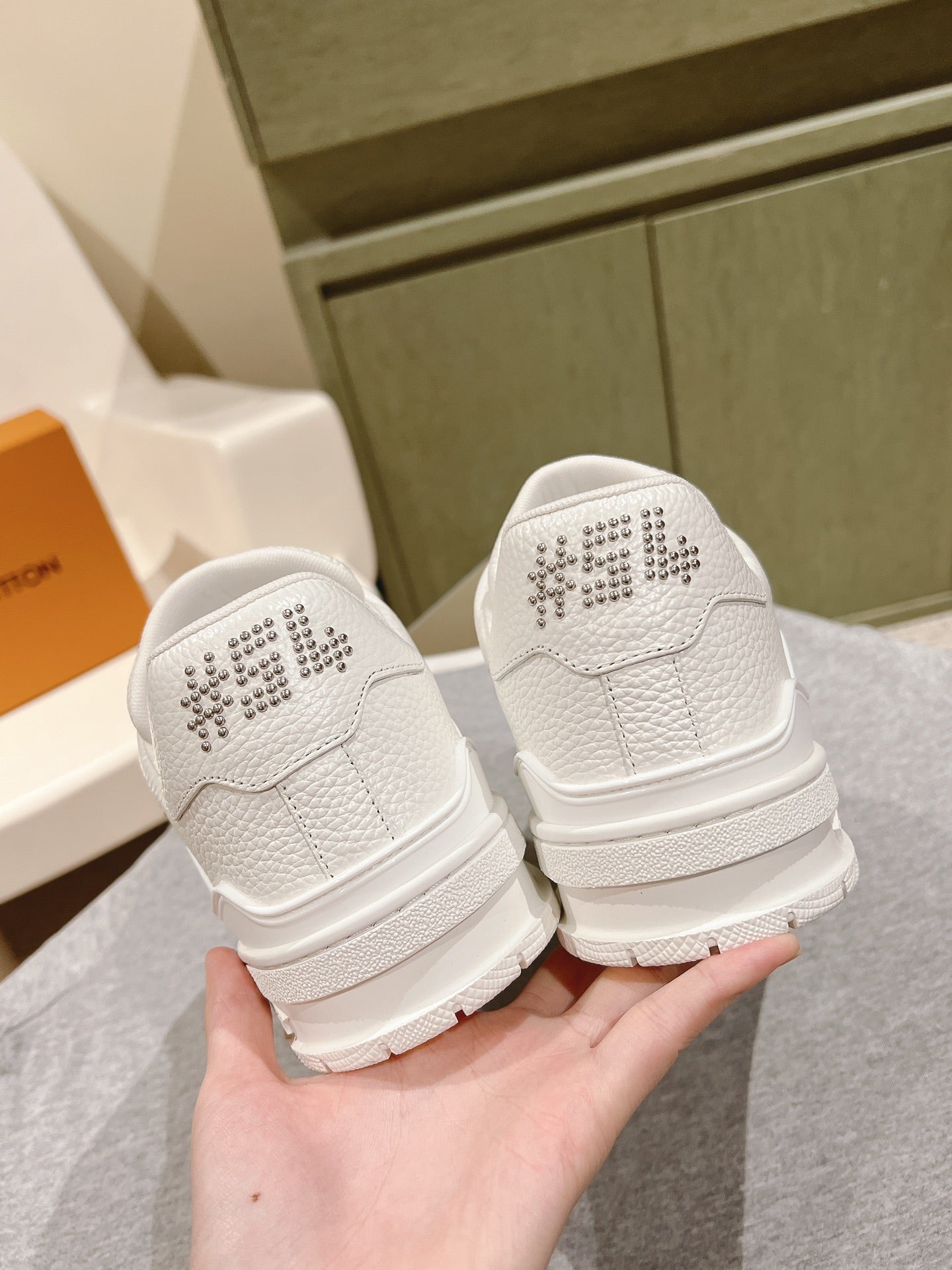 Louis Vuitton sneakers 01