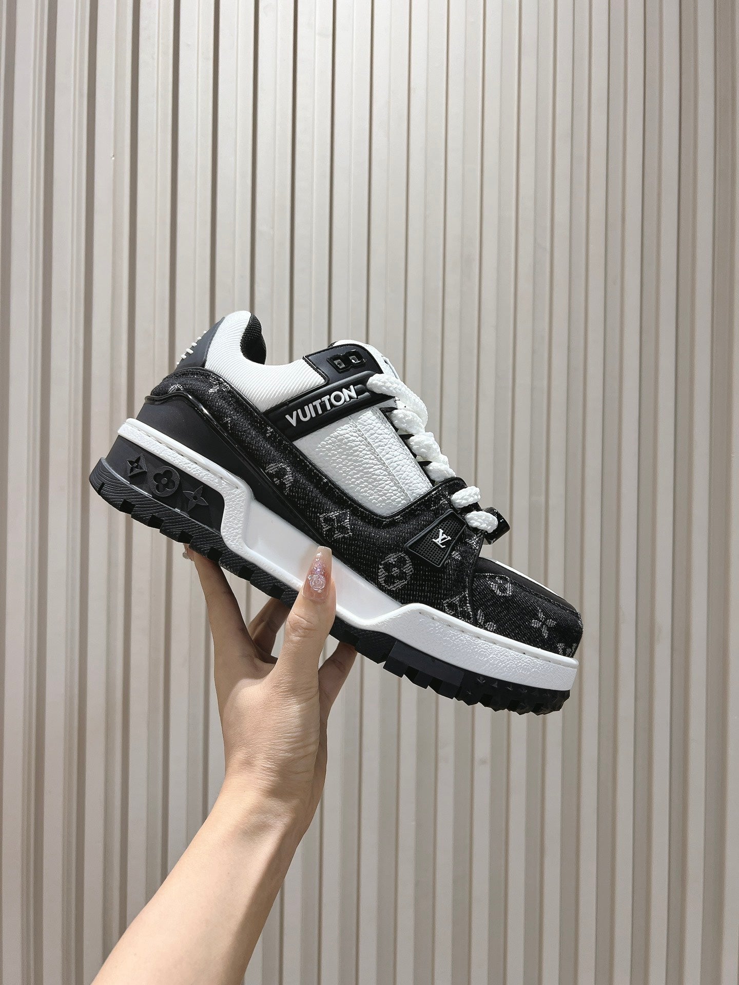 Louis Vuitton sneakers 03