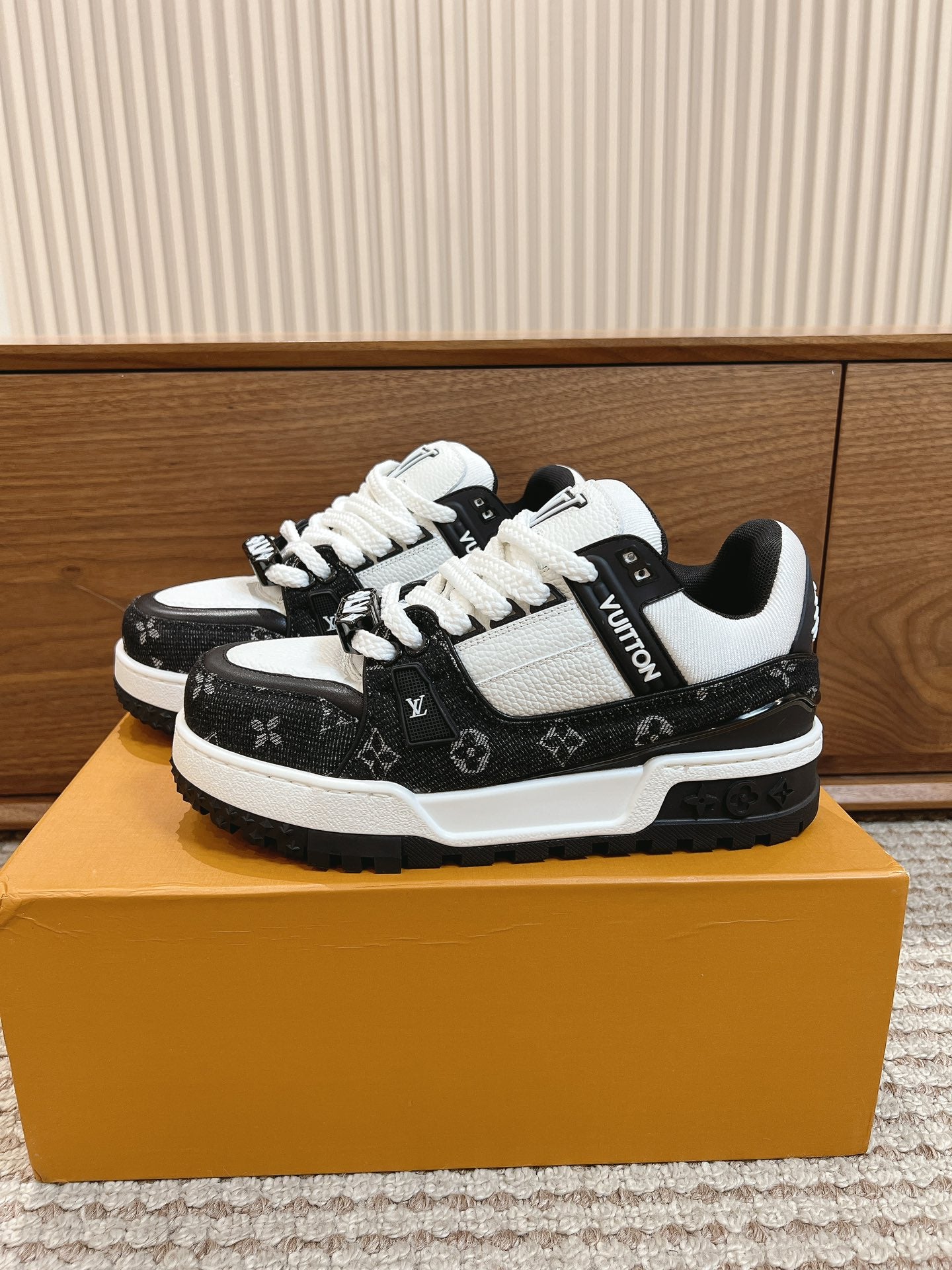 Louis Vuitton sneakers 03