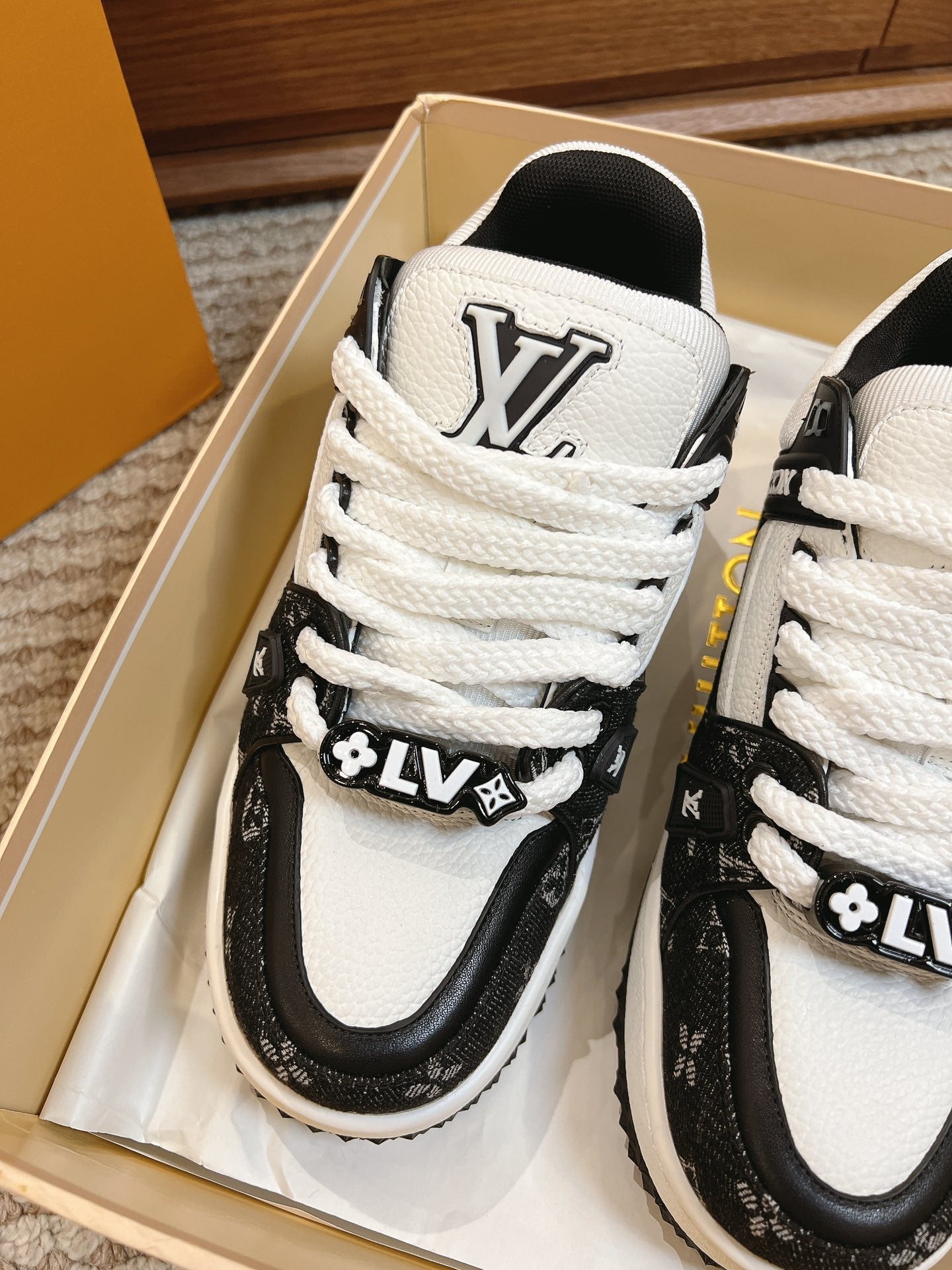 Louis Vuitton sneakers 03