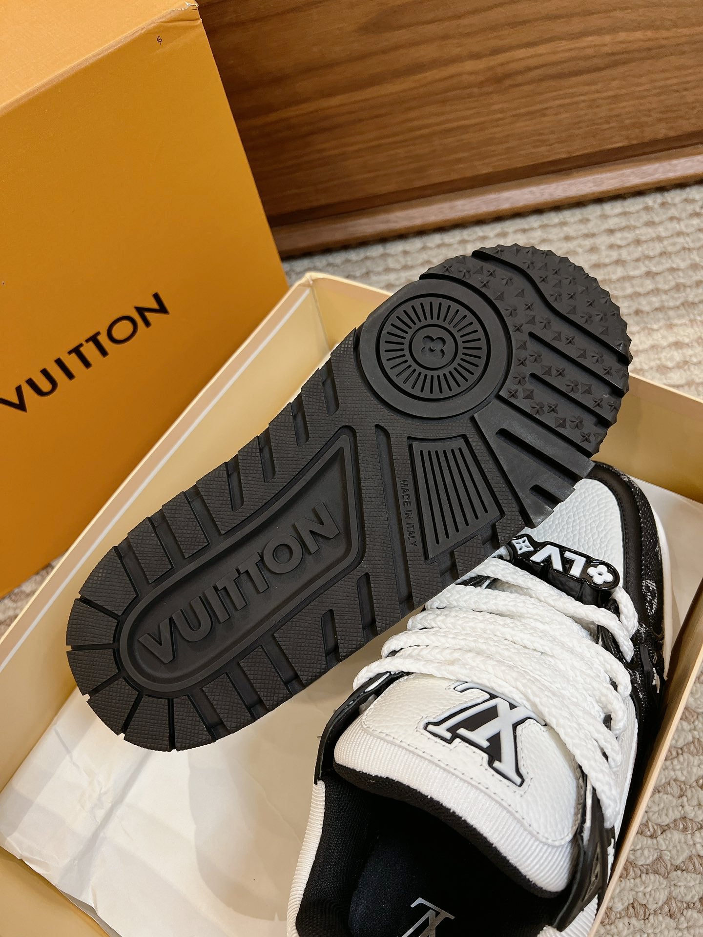 Louis Vuitton sneakers 03