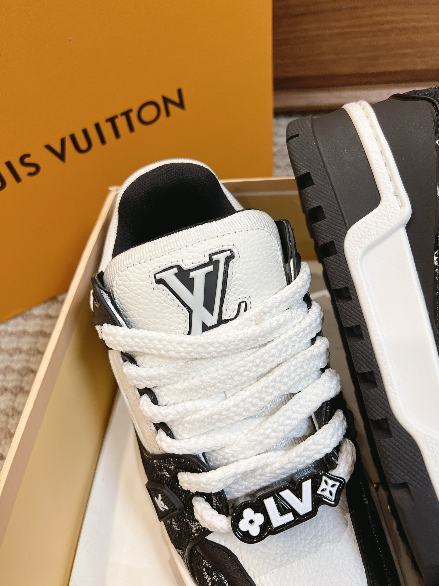 Louis Vuitton sneakers 03