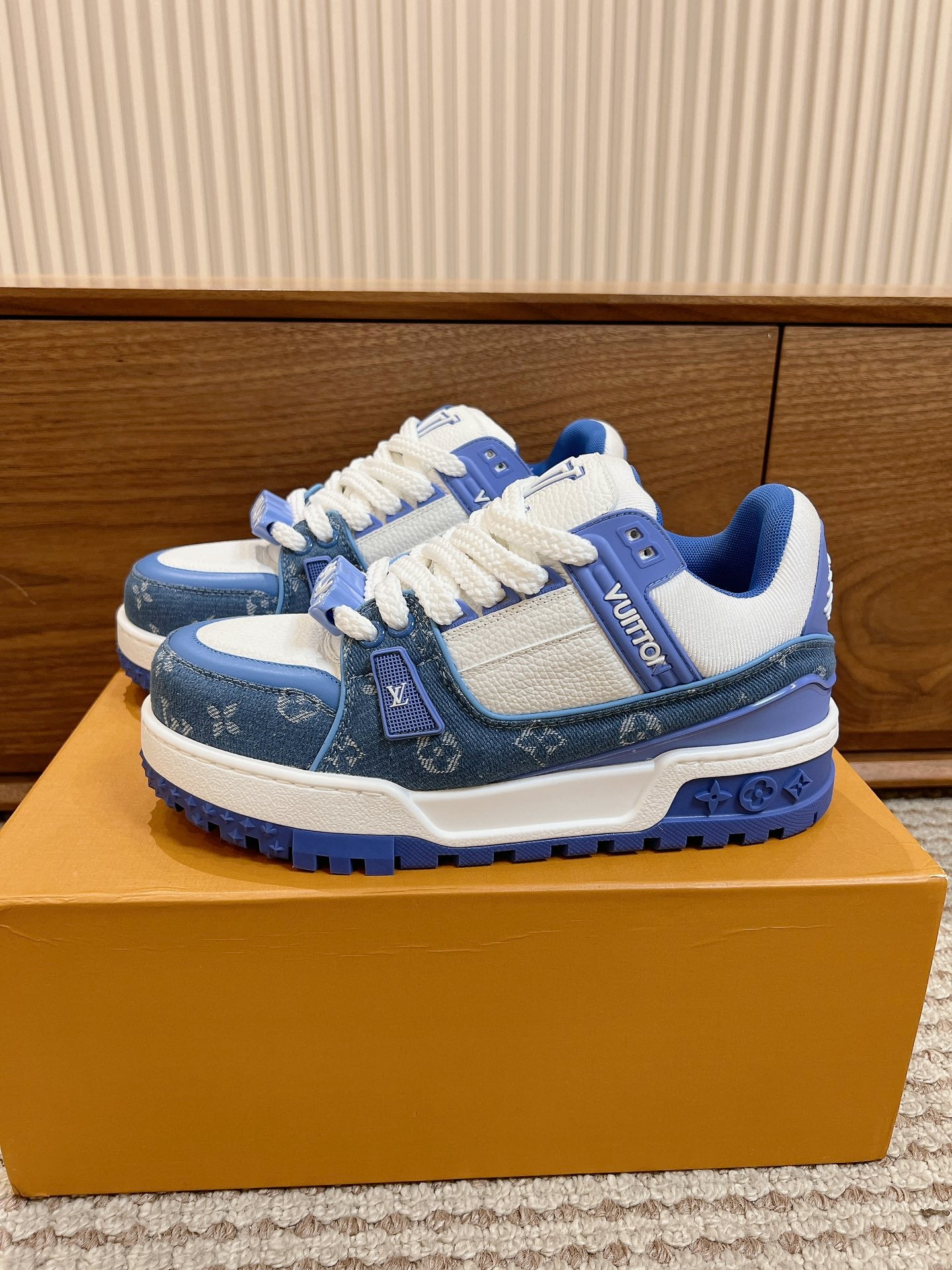 Louis Vuitton sneakers 04