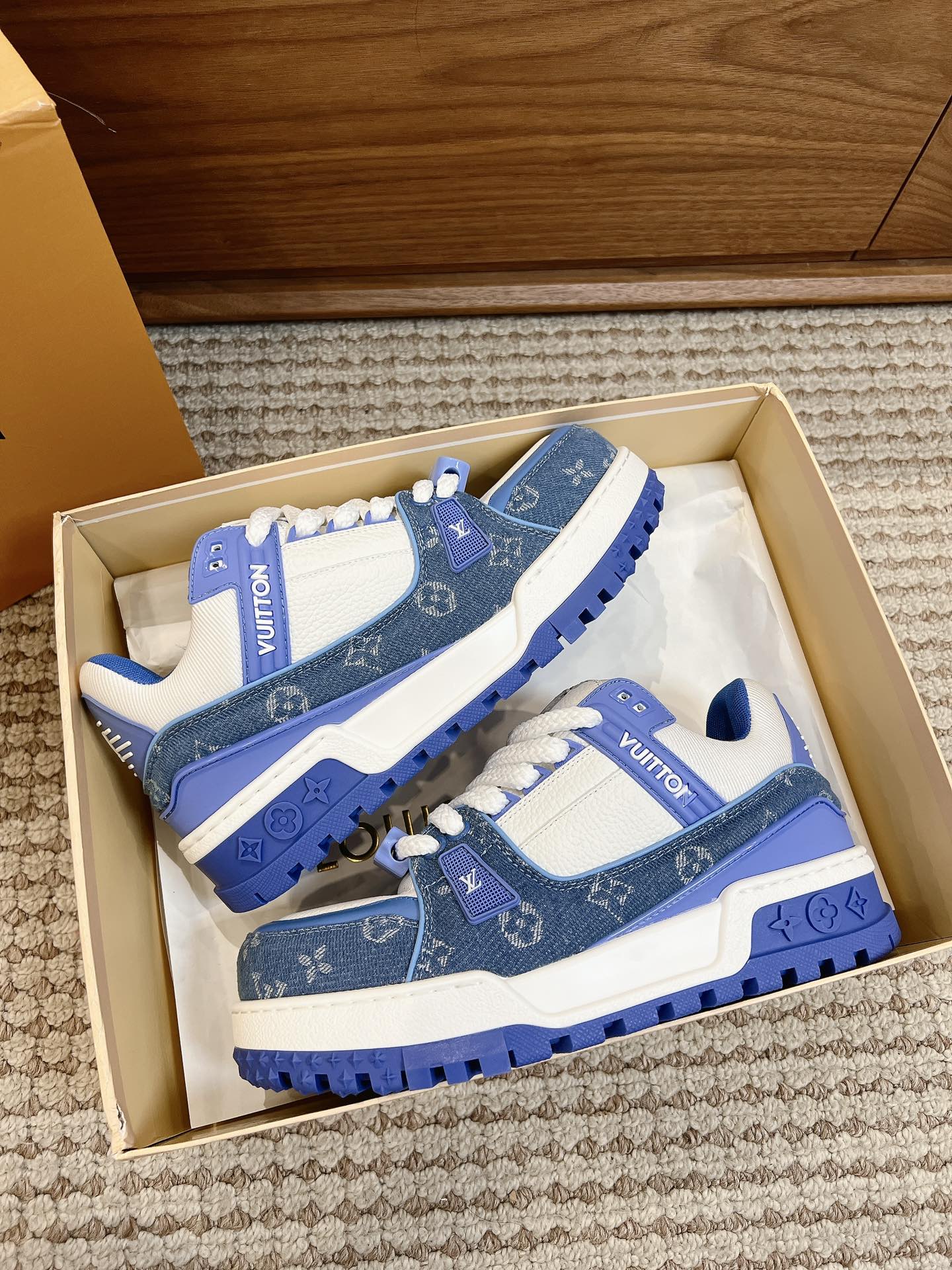 Louis Vuitton sneakers 04