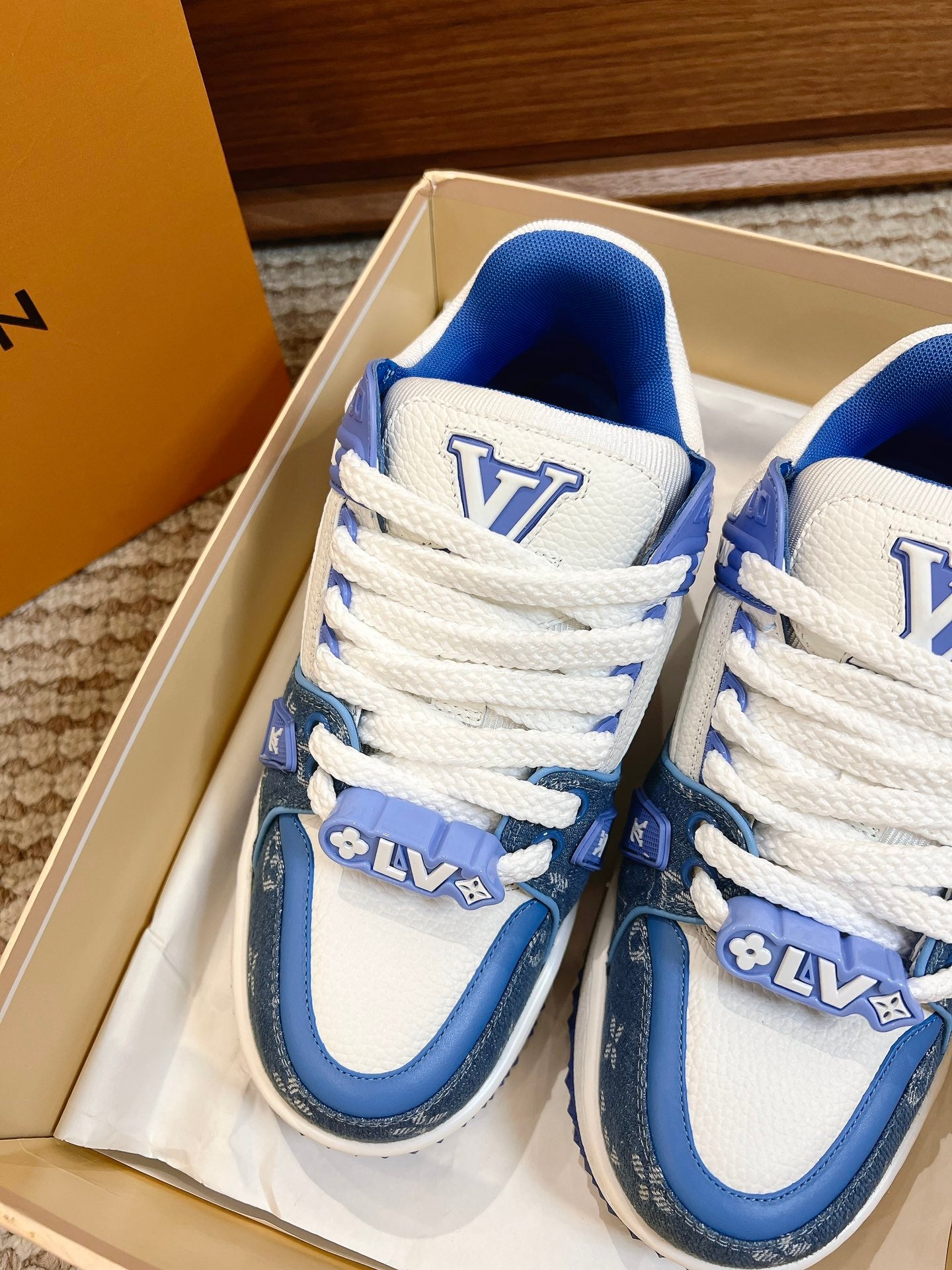 Louis Vuitton sneakers 04