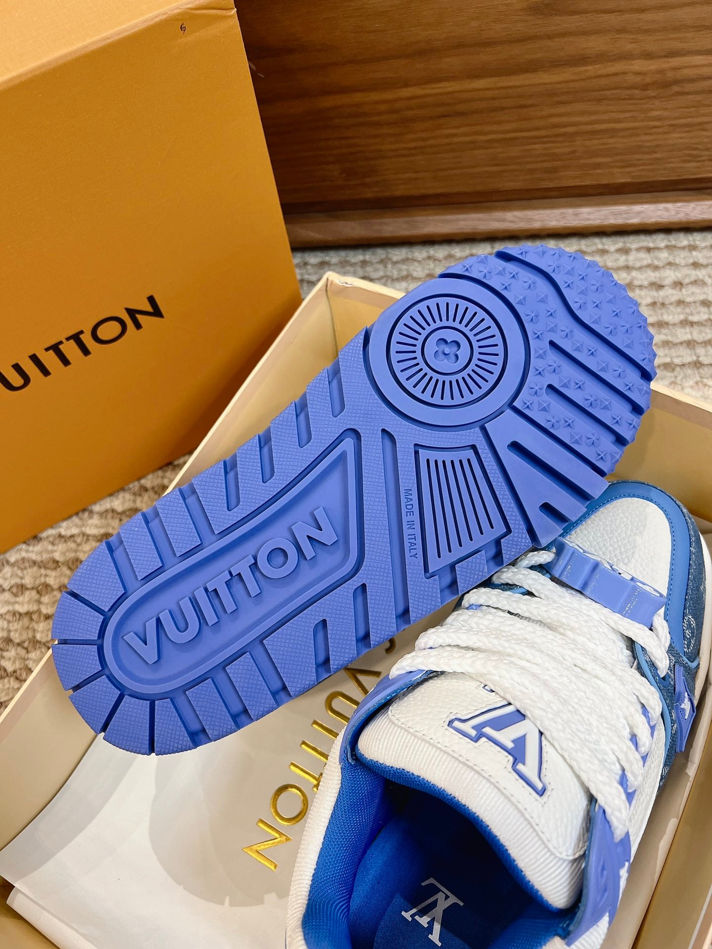 Louis Vuitton sneakers 04