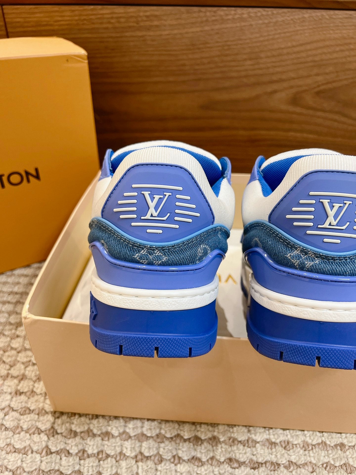 Louis Vuitton sneakers 04