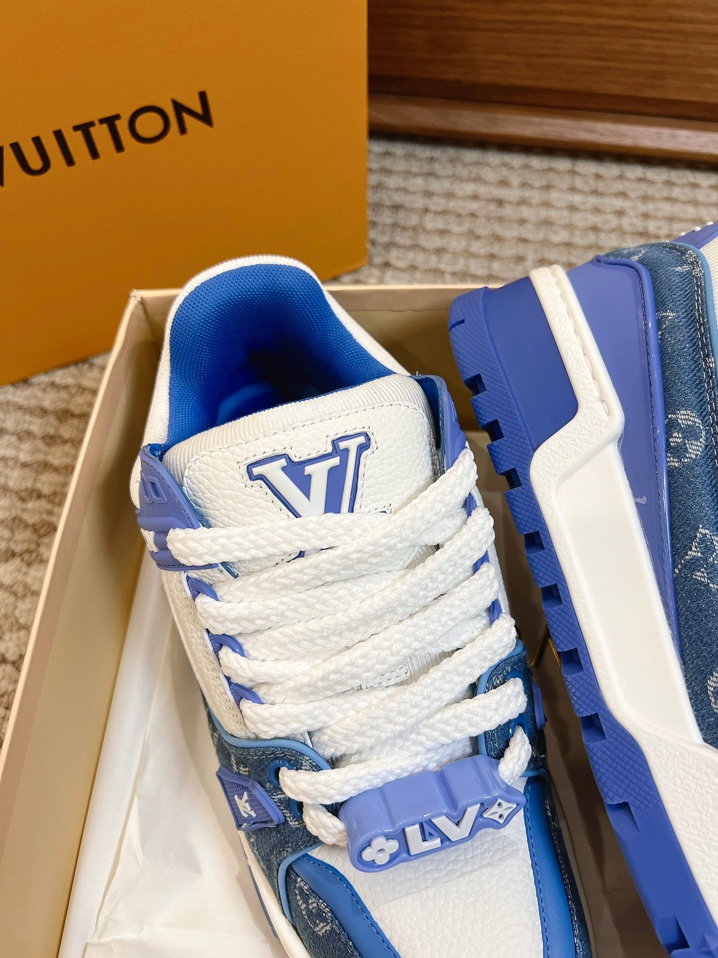 Louis Vuitton sneakers 04