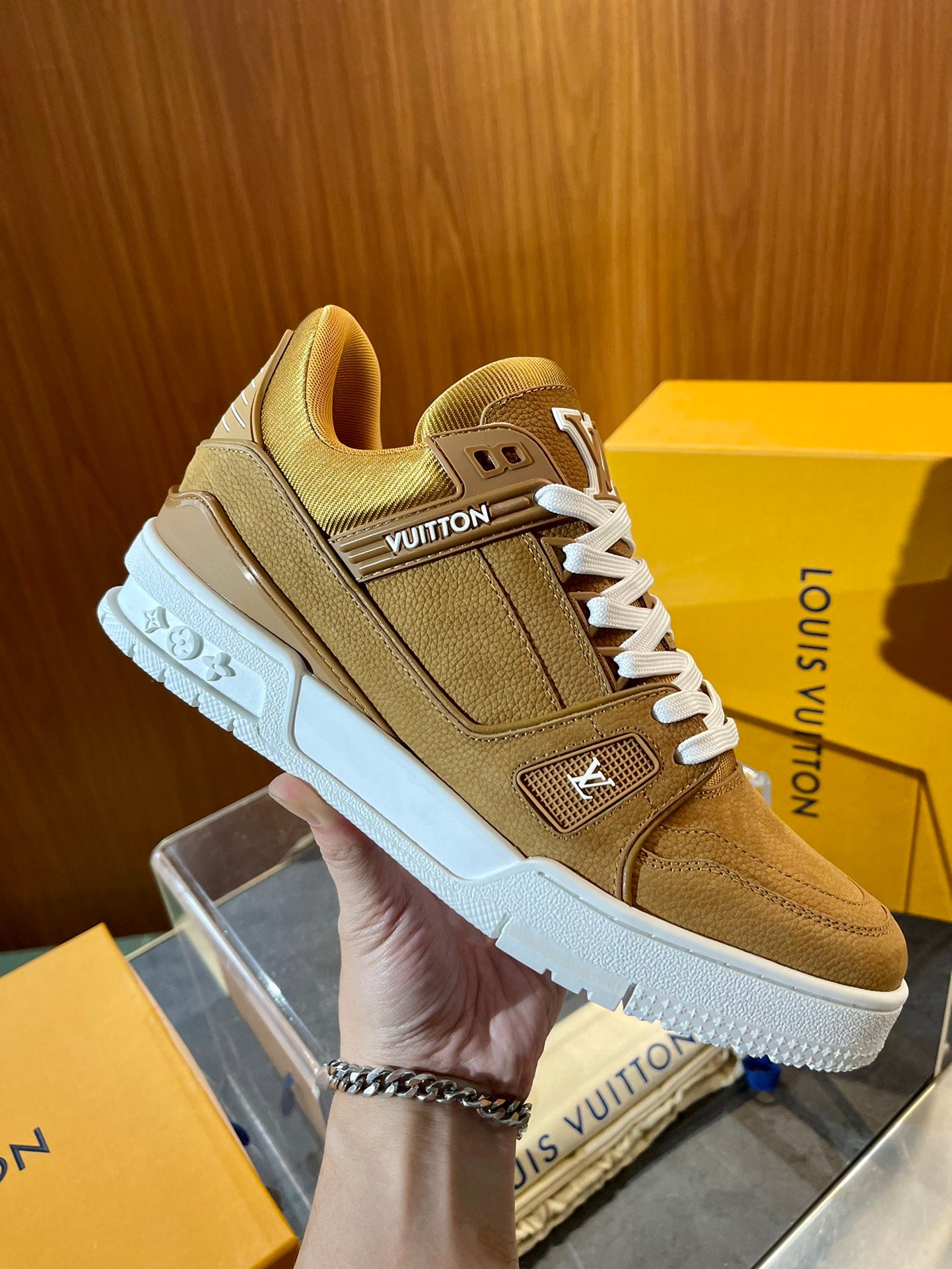 Louis Vuitton sneakers 08