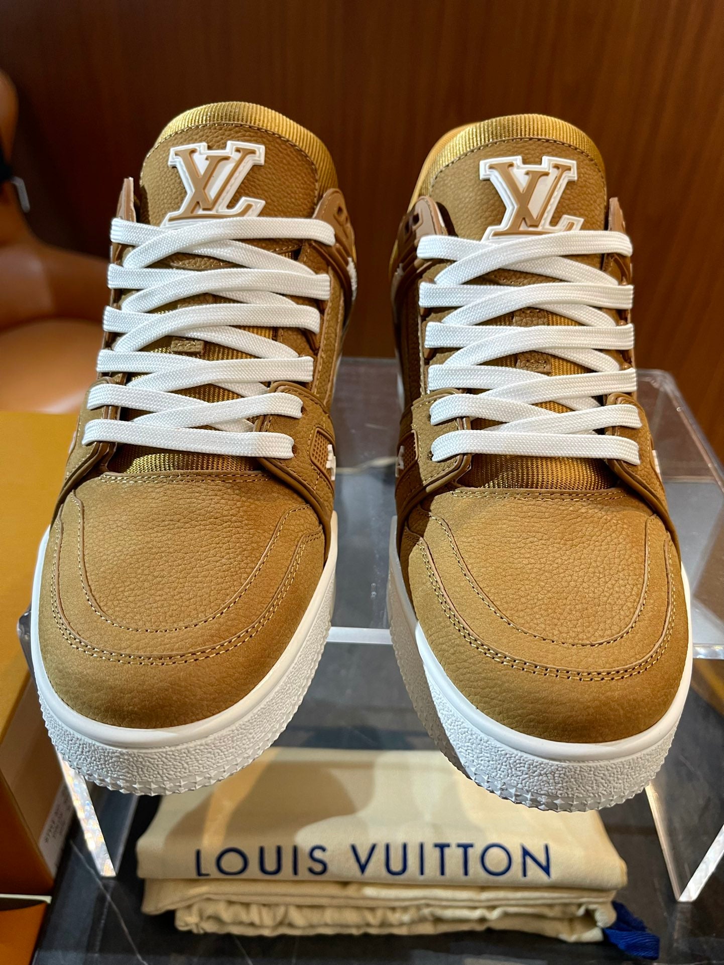 Louis Vuitton sneakers 08