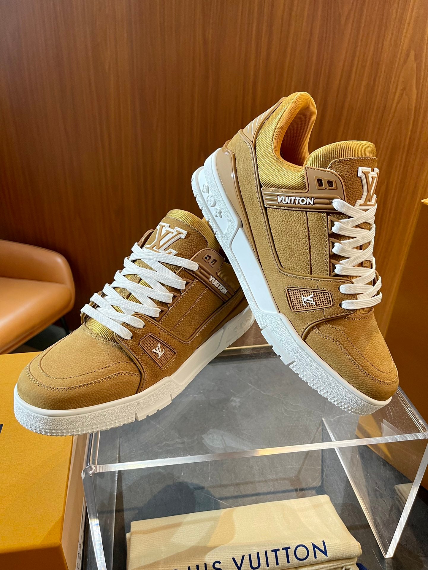 Louis Vuitton sneakers 08