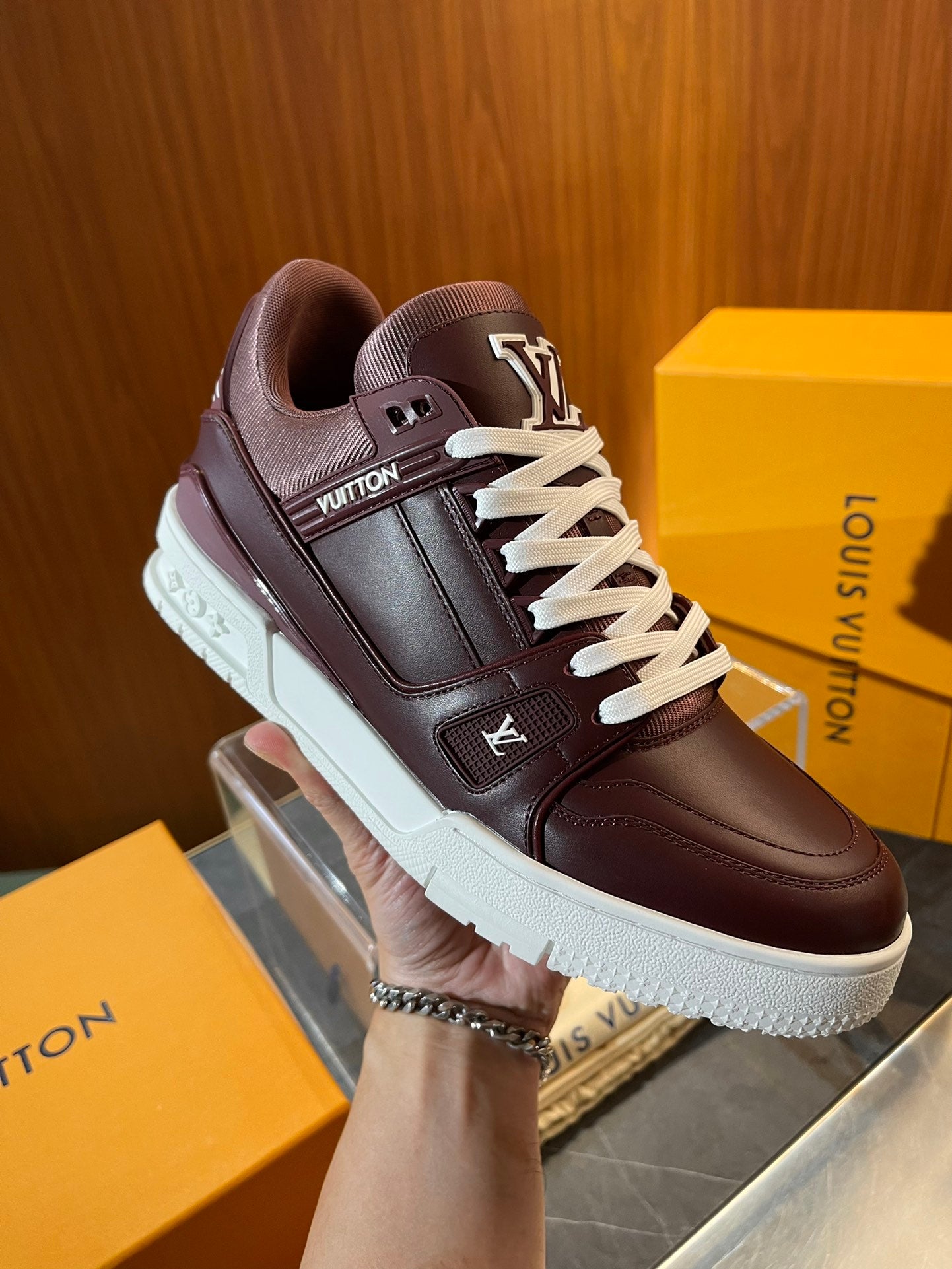 Louis Vuitton sneakers 08