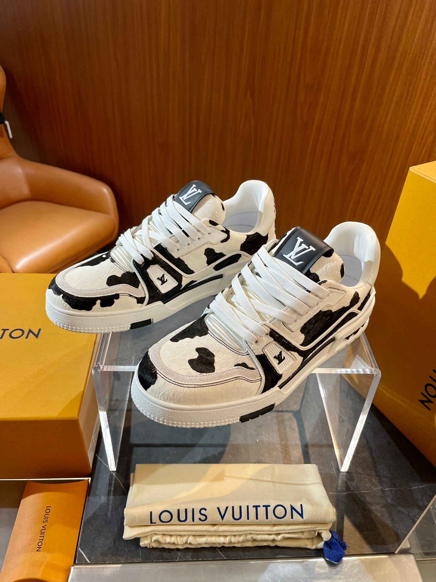 Louis Vuitton sneakers 09