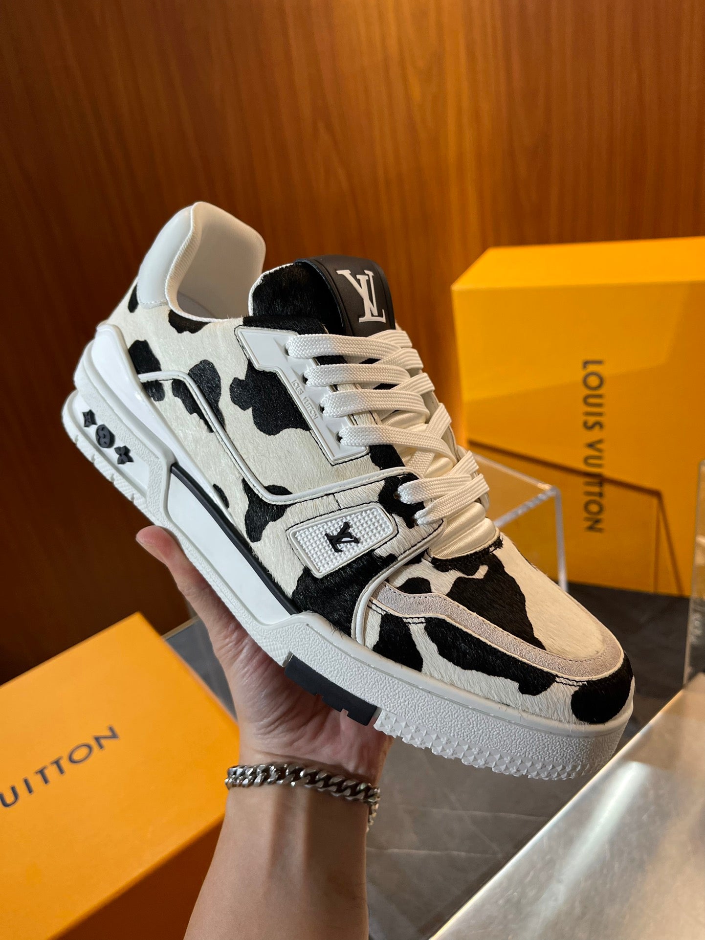 Louis Vuitton sneakers 09