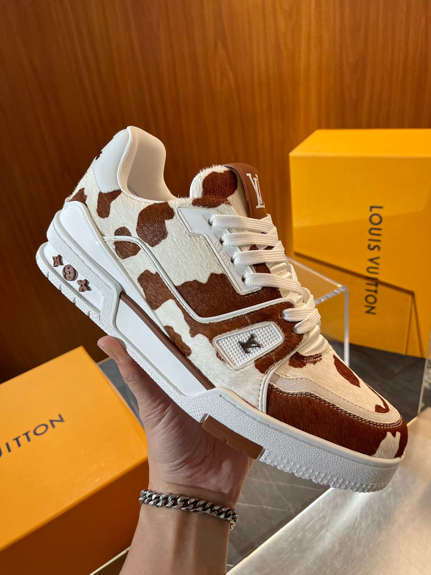 Louis Vuitton sneakers 09