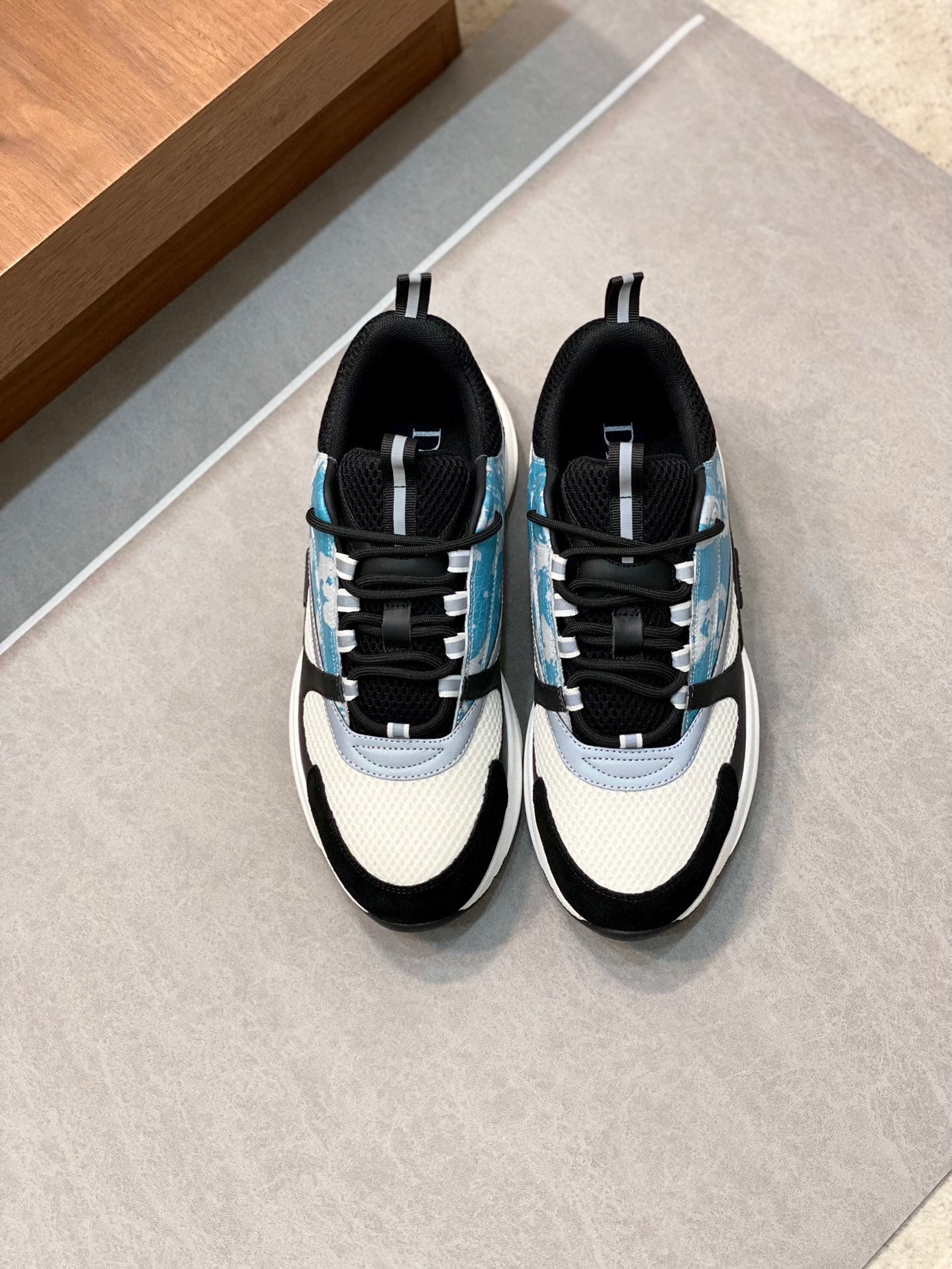 DIOR sneakers 02