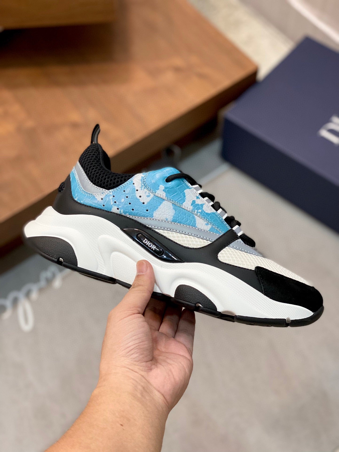 DIOR sneakers 02