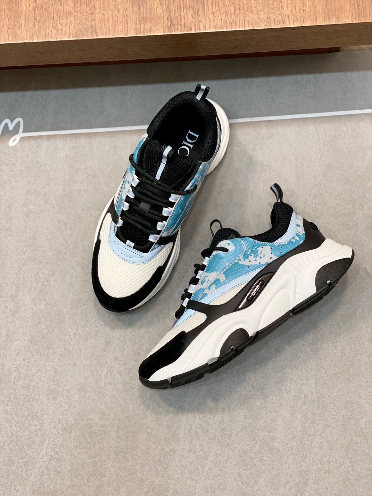 DIOR sneakers 02