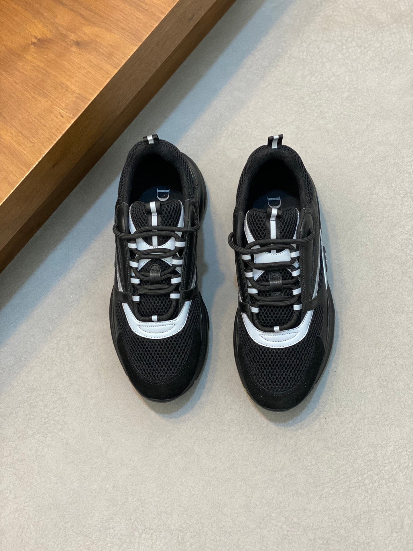 DIOR sneakers 25