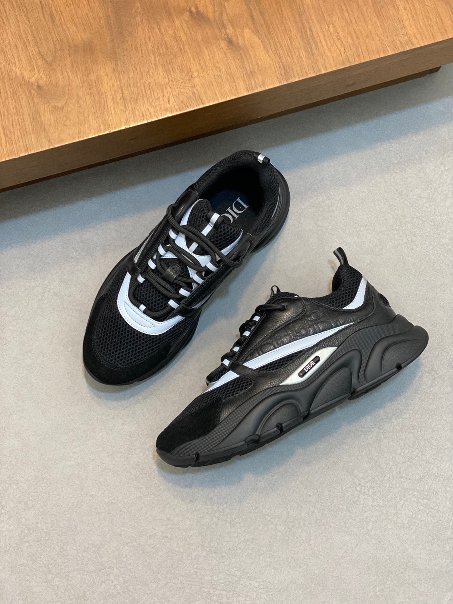 DIOR sneakers 25