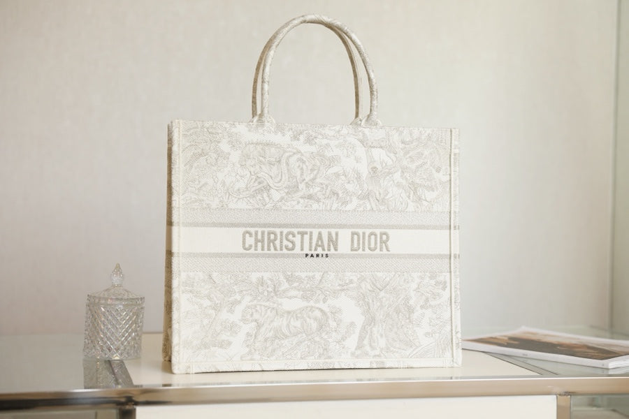 DIOR women's bags 8