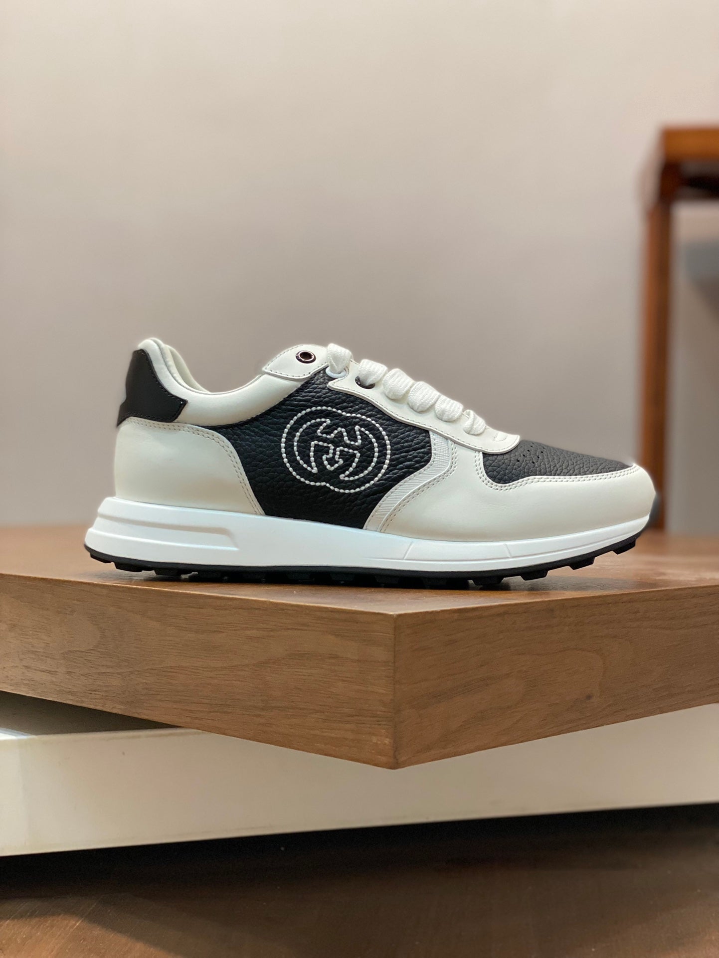 GUCCI sneakers 01