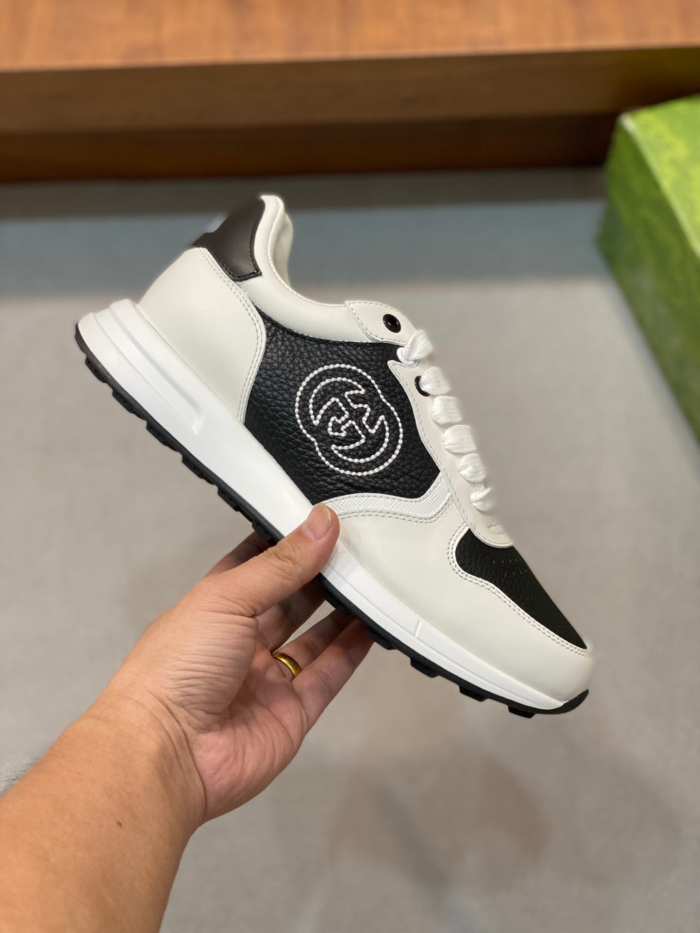 GUCCI sneakers 01