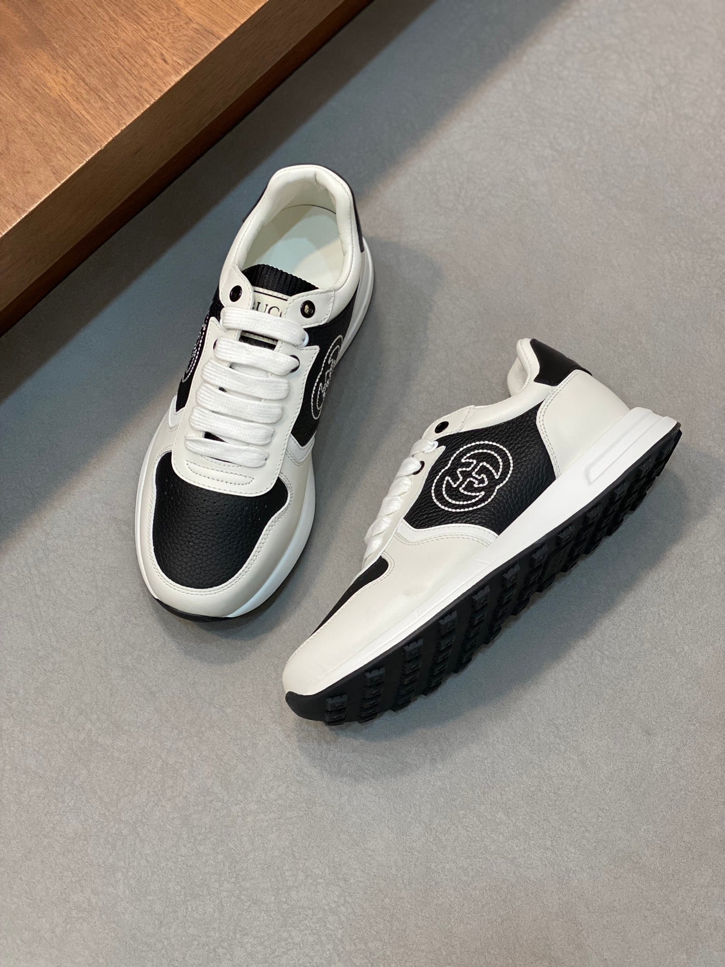 GUCCI sneakers 01