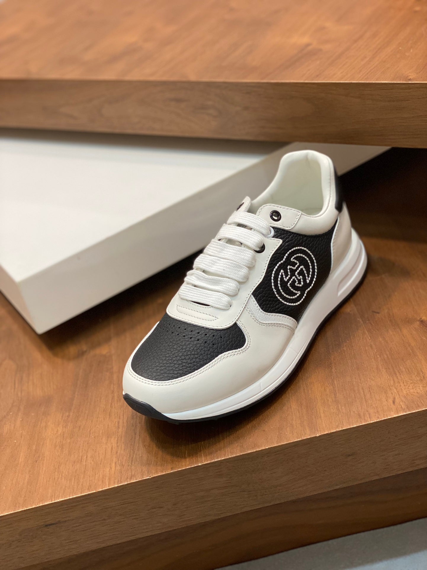 GUCCI sneakers 01