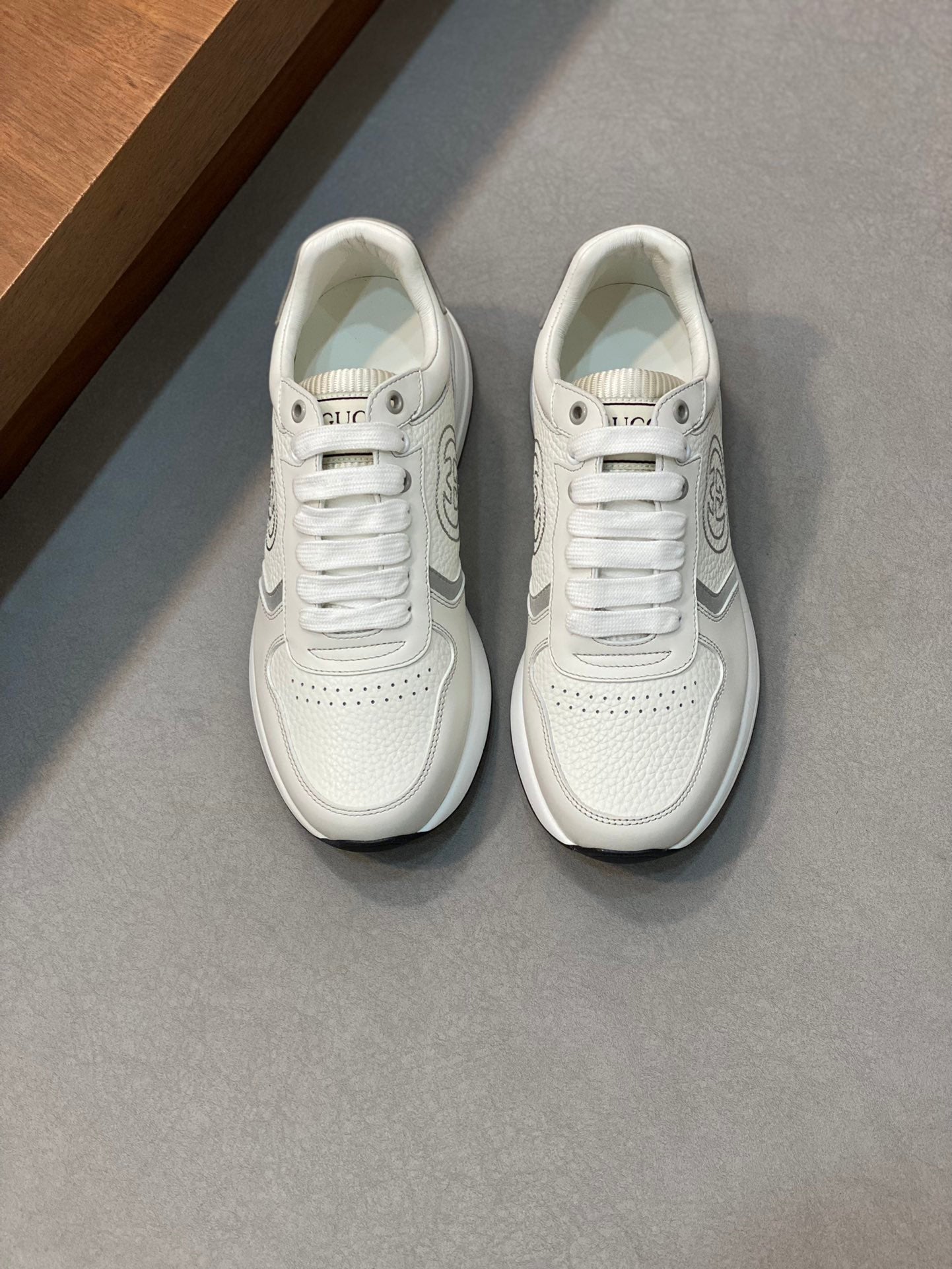 GUCCI sneakers 02