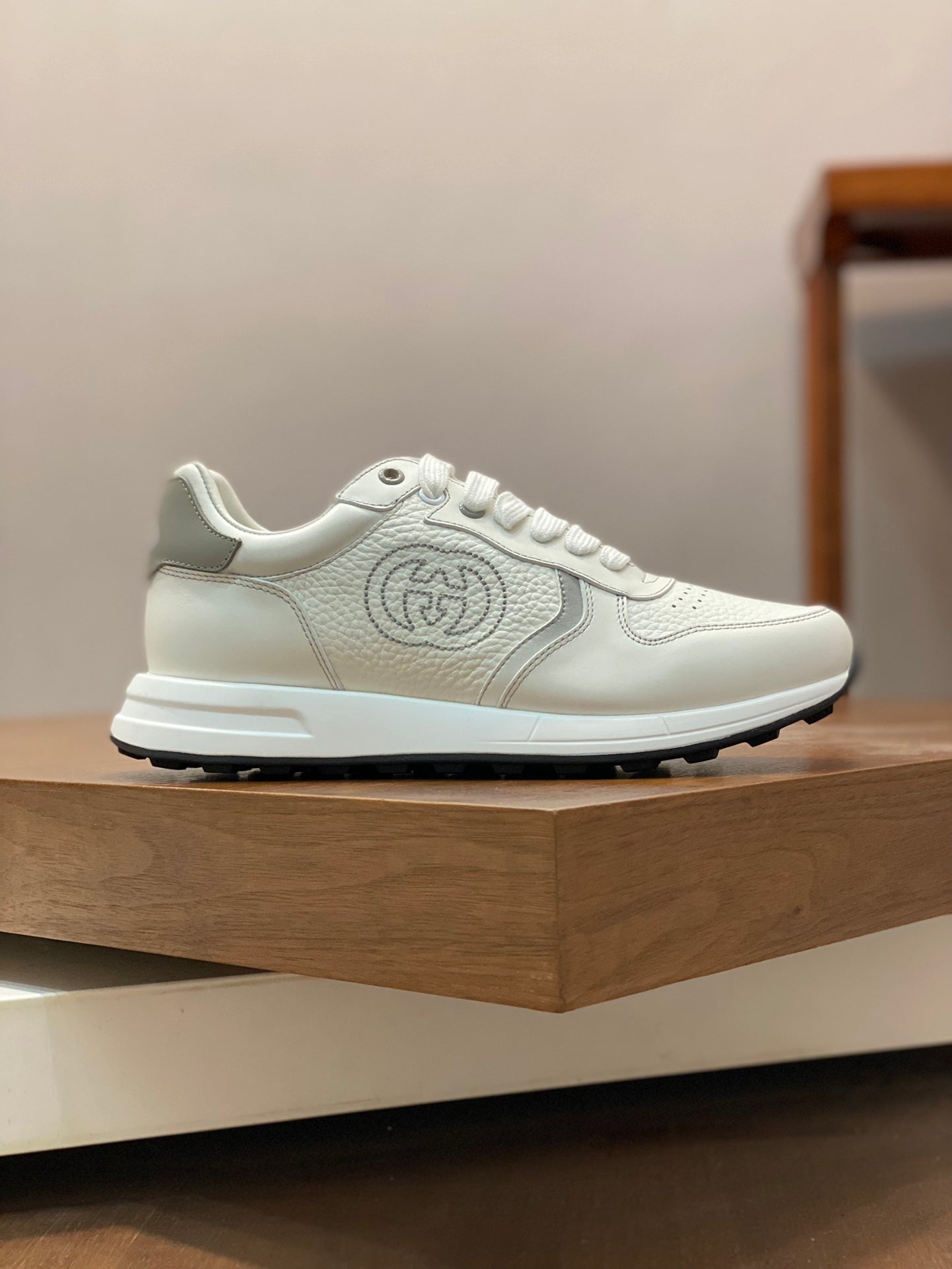 GUCCI sneakers 02