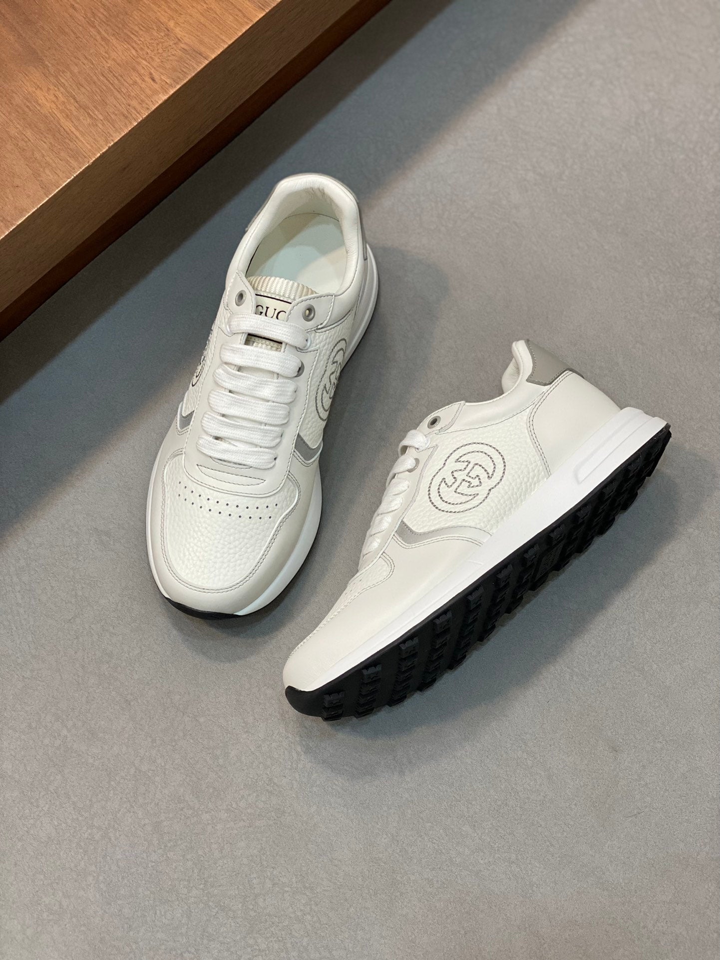 GUCCI sneakers 02
