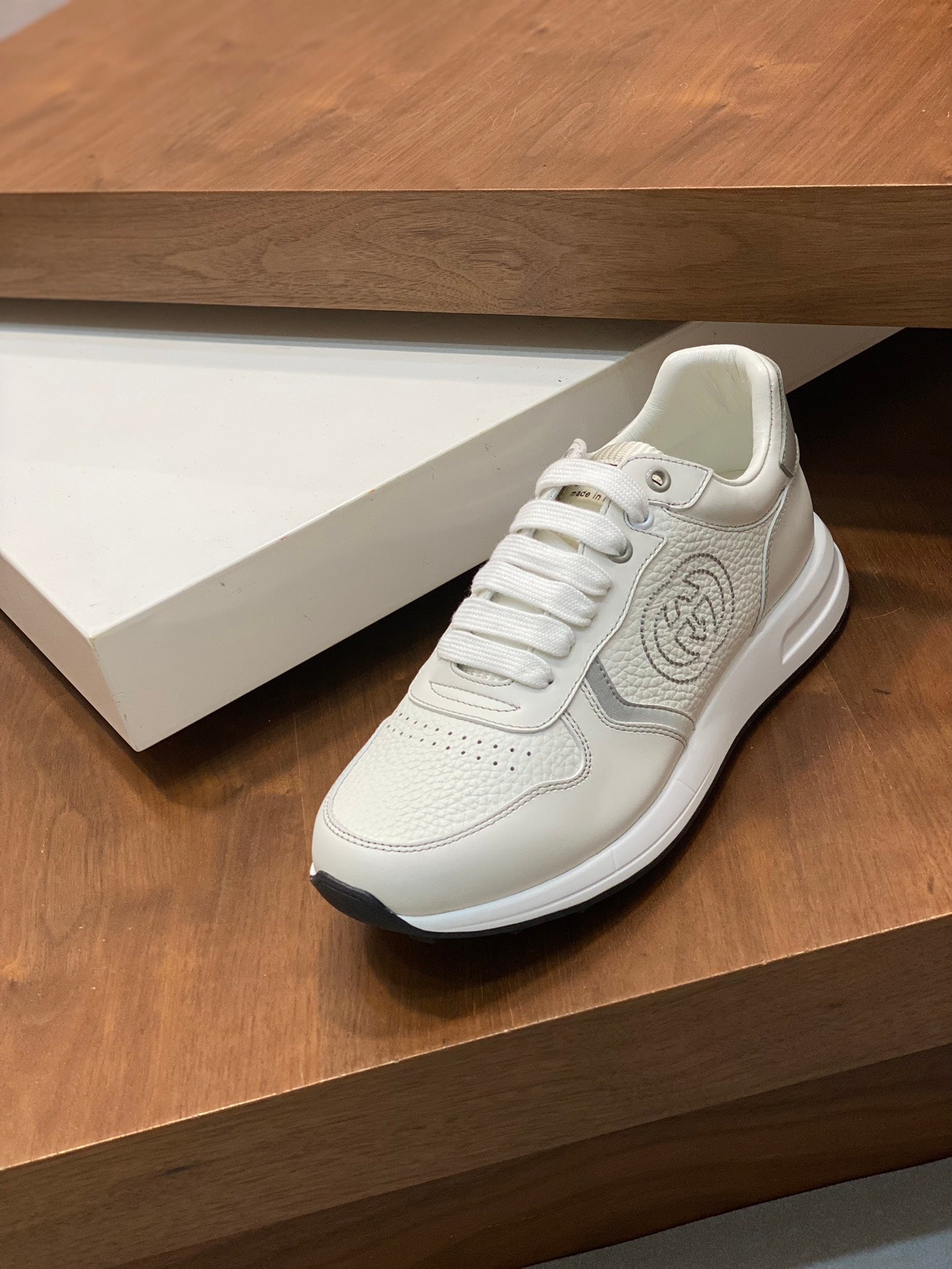 GUCCI sneakers 02