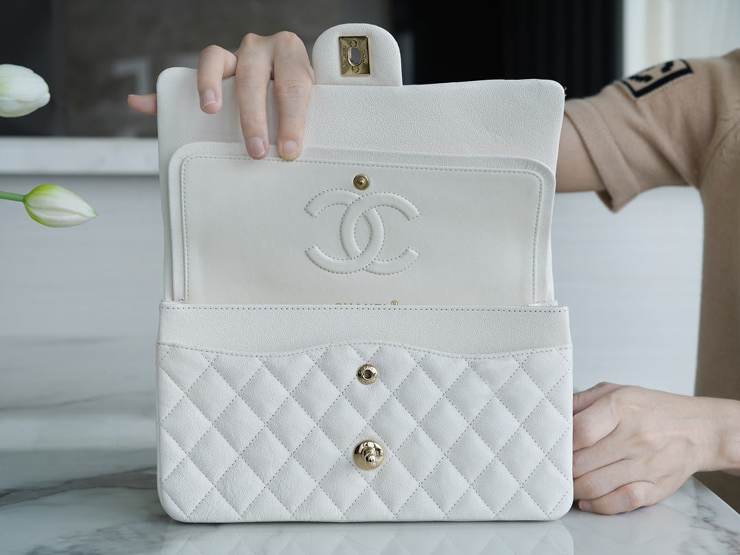 CHANEL women's bags 39