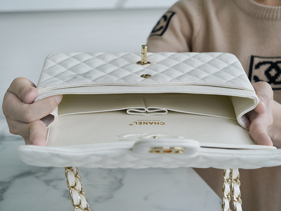 CHANEL women's bags 39
