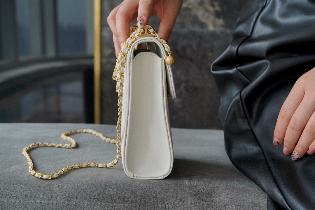 CHANEL women's bags 85