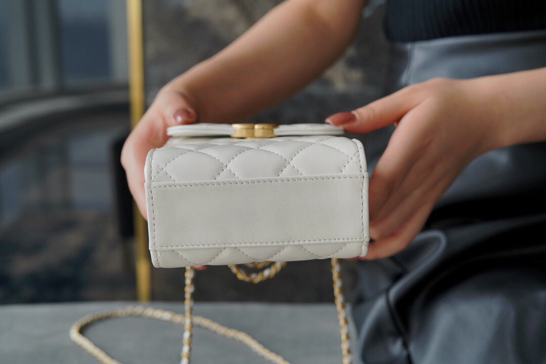 CHANEL women's bags 85