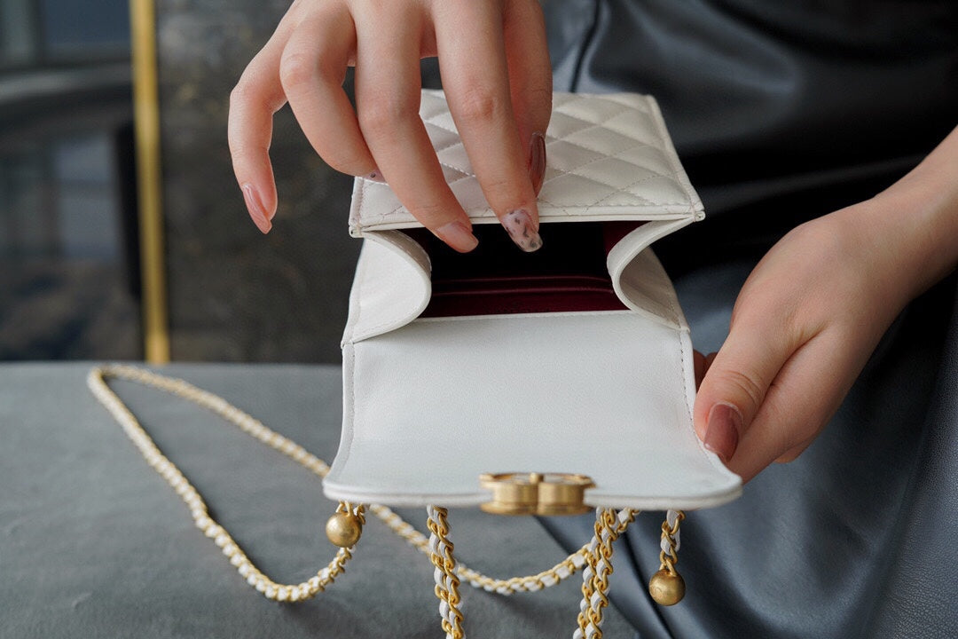 CHANEL women's bags 85