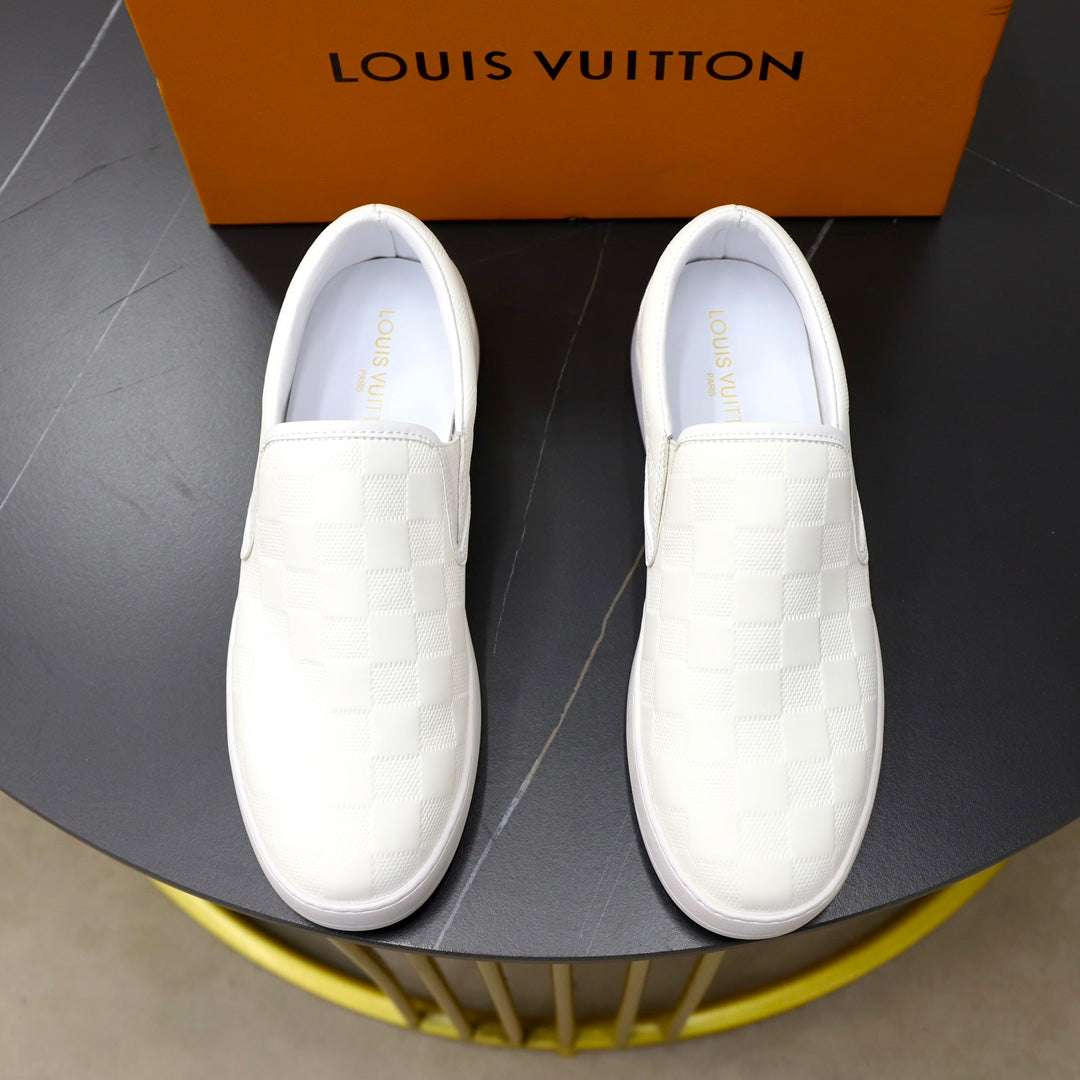 Louis Vuitton sneakers 32
