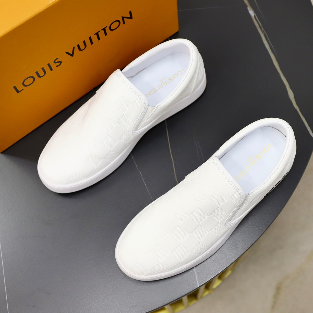 Louis Vuitton sneakers 32