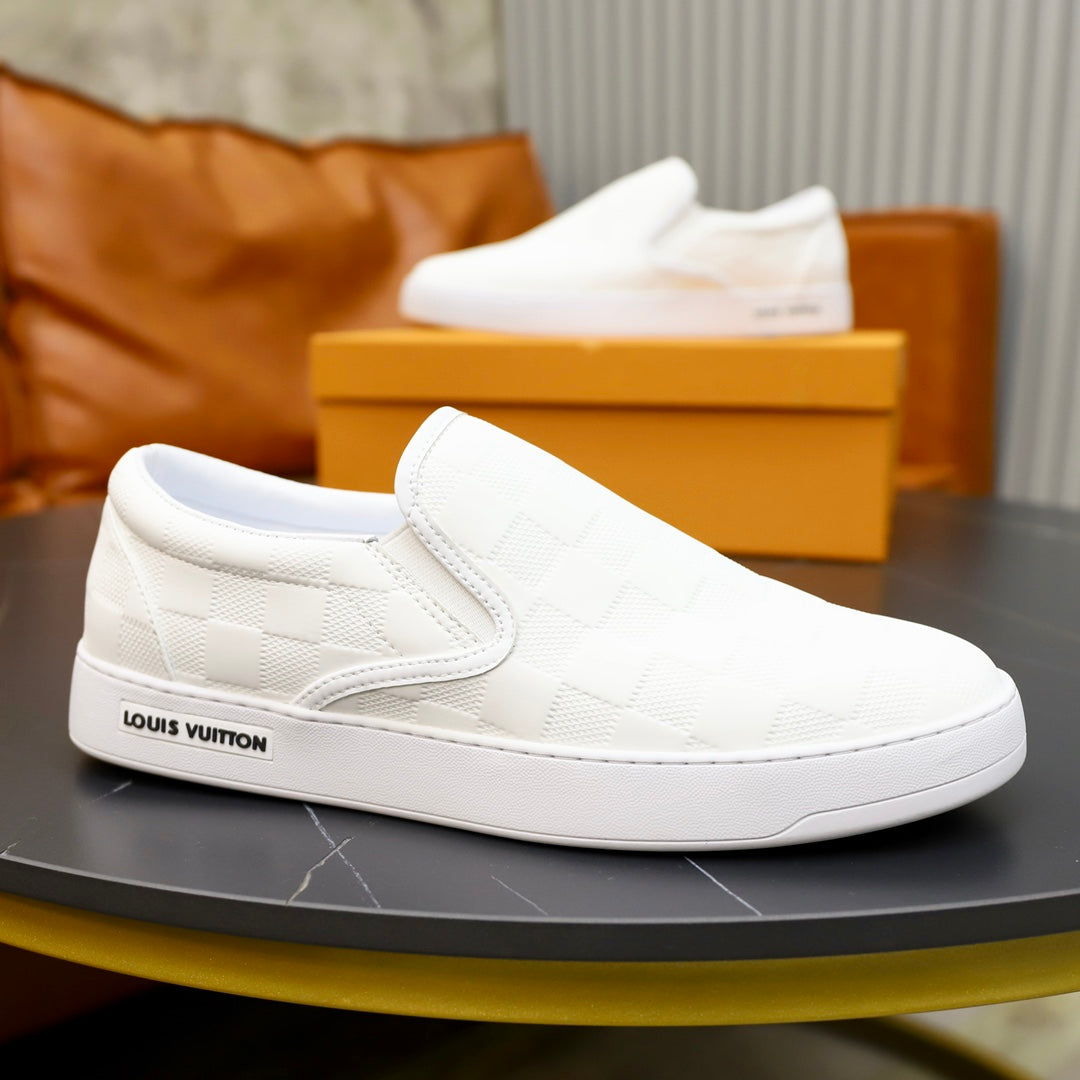 Louis Vuitton sneakers 32