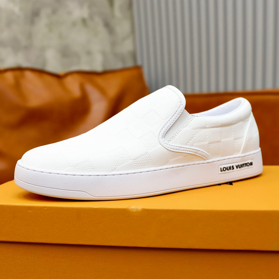 Louis Vuitton sneakers 32