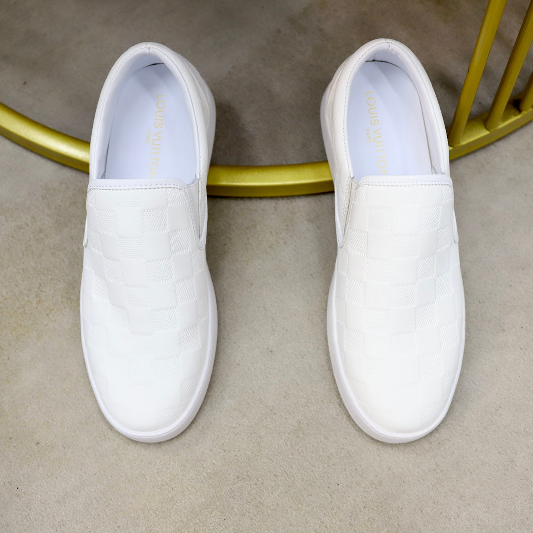 Louis Vuitton sneakers 32
