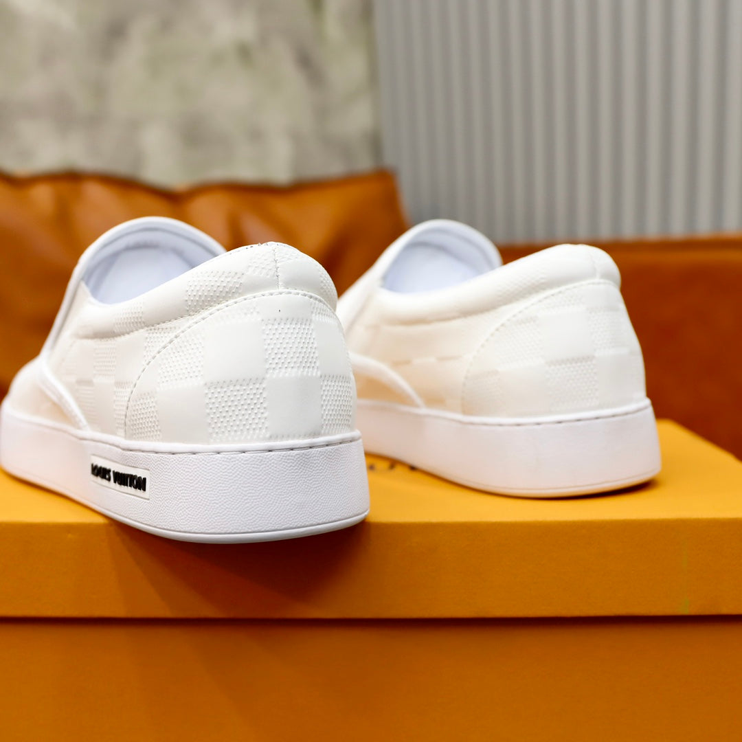 Louis Vuitton sneakers 32