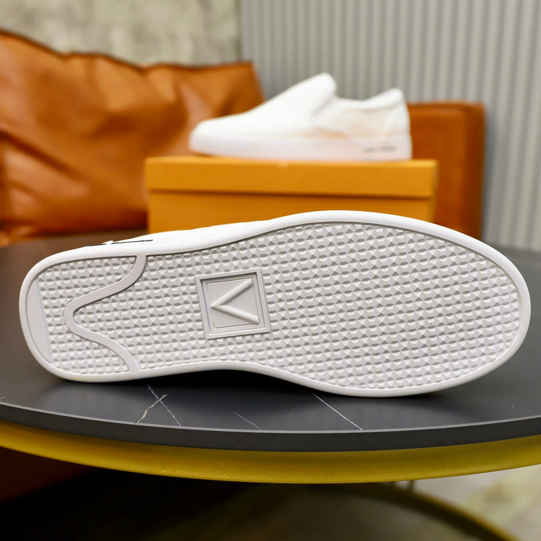 Louis Vuitton sneakers 32