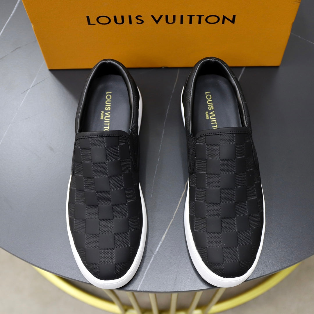 Louis Vuitton sneakers 33