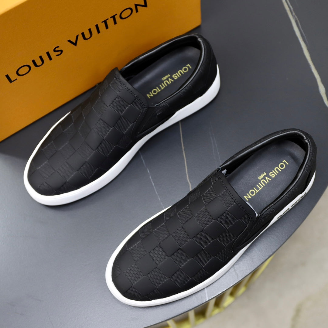 Louis Vuitton sneakers 33
