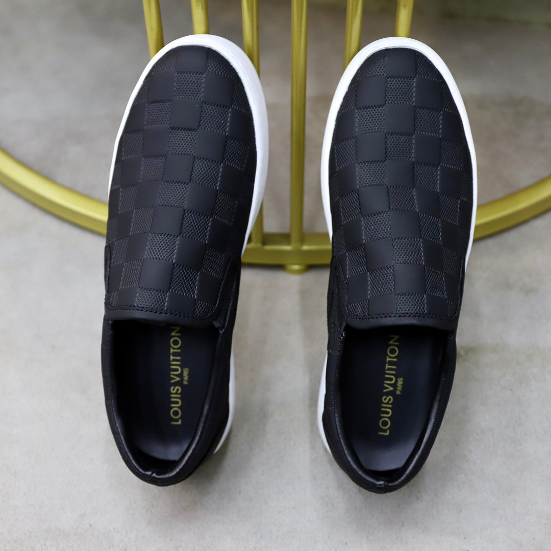 Louis Vuitton sneakers 33