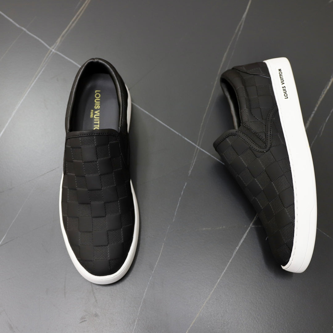 Louis Vuitton sneakers 33
