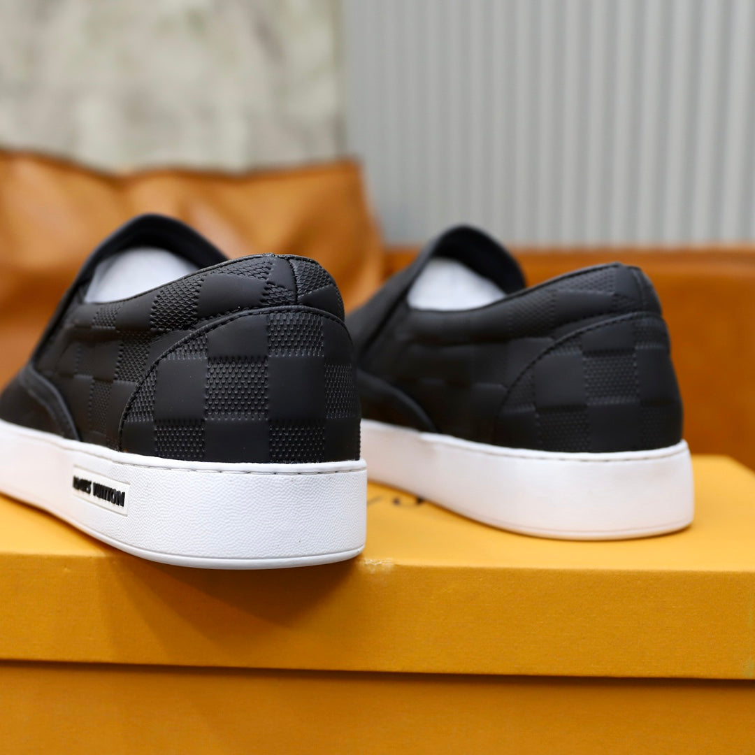 Louis Vuitton sneakers 33